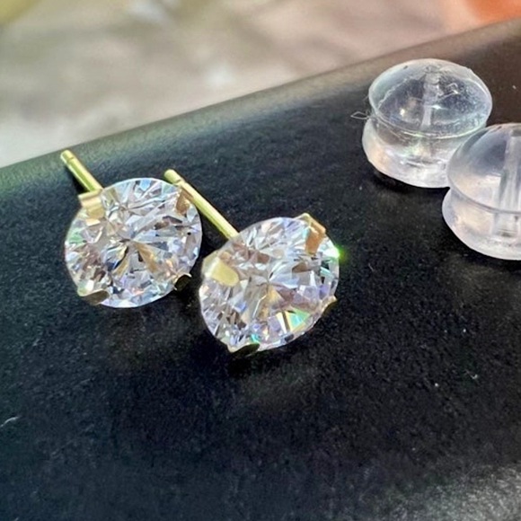 New! Round Cut Diamond Studs set in Solid 10K Gold. Brand new 4 prong setting - Picture 4 of 15